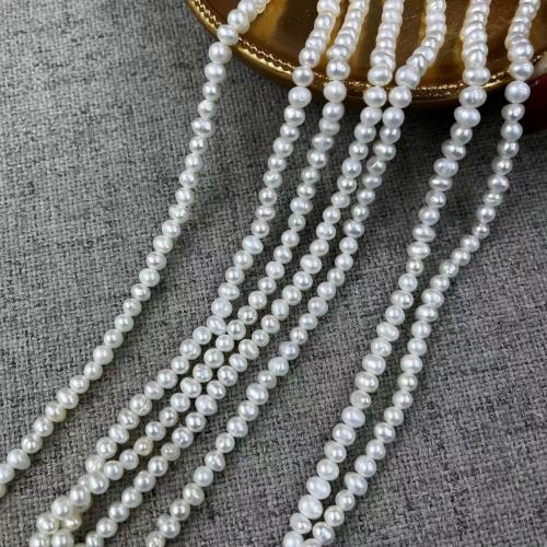 Naturalne perły słodkowodne perełki luźne, Perła naturalna słodkowodna, Lekko okrągły, DIY, biały, Length about 3.5-4mm, około 100komputery/Strand, sprzedane przez Strand
