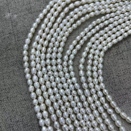Perles d'eau douce de culture de riz, perle d'eau douce cultivée, bijoux de mode & DIY, blanc, Length about 4-5mm, Environ 54PC/brin, Vendu par brin