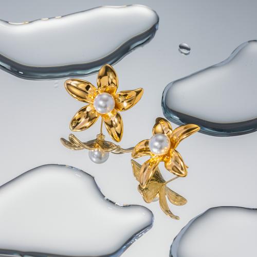 Boucle d'oreille de gaujon en acier inoxydable, Acier inoxydable 304, avec perle de plastique, fleur, Placage, bijoux de mode, doré, 28x30mm, Vendu par paire