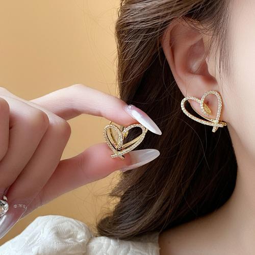 Brass Stud Earring Heart plated fashion jewelry & micro pave cubic zirconia golden nickel lead & cadmium free Sold By Pair