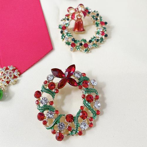 Christmas Brooches Zinc Alloy Christmas Wreath Christmas Design & for woman & with rhinestone Sold By PC