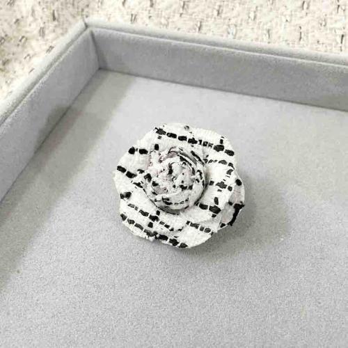 Fashion Brooch Jewelry Cloth with Zinc Alloy handmade for woman 50mm Sold By PC