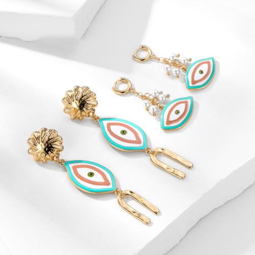 Boucles d'oreilles en alliage de zinc, avec perle de plastique & laiton, bijoux de mode & styles différents pour le choix & pour femme, doré, Vendu par paire