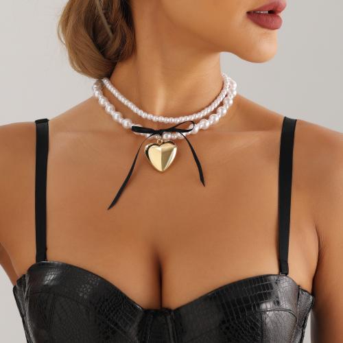 Collar de Aleación de Zinc, con Perlas plásticas, Corazón, chapado en color dorado, Doble capa & para mujer, libre de níquel, plomo & cadmio, Vendido por UD
