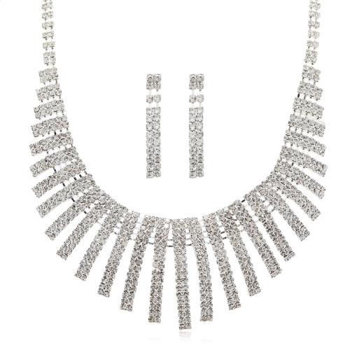 Conjuntos de joyería Rhinestone, Pendiente de stud & collar, aleación de zinc, para mujer & con diamantes de imitación, plateado, Vendido por Set