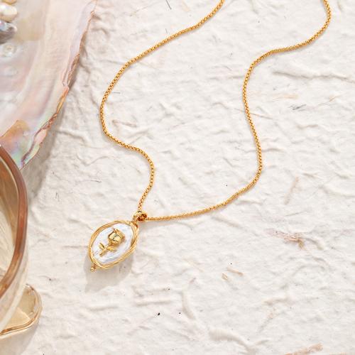 Messing Halskette, mit Natürliche kultivierte Süßwasserperlen, Rose, goldfarben plattiert, für Frau, weiß, frei von Nickel, Blei & Kadmium, 18x34mm, Länge:63 cm, verkauft von PC