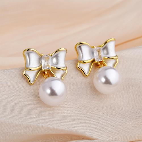 Messing Tropfen Ohrringe, mit Kunststoff Perlen, plattiert, Modeschmuck, weiß, frei von Nickel, Blei & Kadmium, 16x21mm, verkauft von Paar