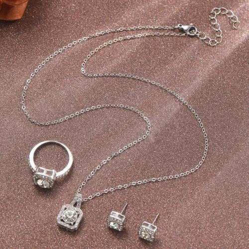 Conjuntos de joyería de aleación de zinc, Pendiente de stud & anillo de dedo & collar, tres piezas & diferentes estilos para la opción & para mujer & con diamantes de imitación, Vendido por Set