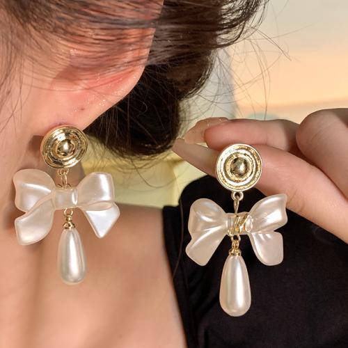 Zinklegierung Ohrringe, mit Harz-Perle & Harz, plattiert, Modeschmuck, weiß, frei von Nickel, Blei & Kadmium, 55x34mm, verkauft von Paar