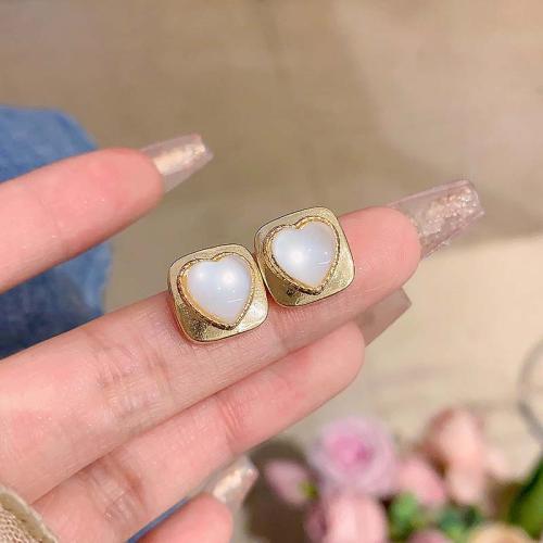 Zinc Alloy Stud Earring with Cats Eye gold color plated fashion jewelry golden nickel lead & cadmium free Sold By Pair