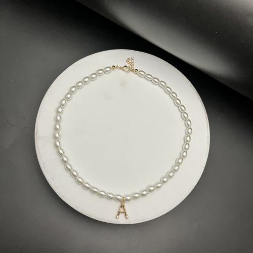 Collar de Aleación de Zinc, con Perlas plásticas, chapado, diferentes estilos para la opción & para mujer, dorado, Vendido por UD