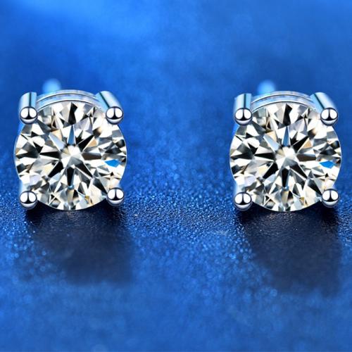 925 Sterling Silver Stud Earring with Moissanite Round fashion jewelry & for woman Sold By Pair