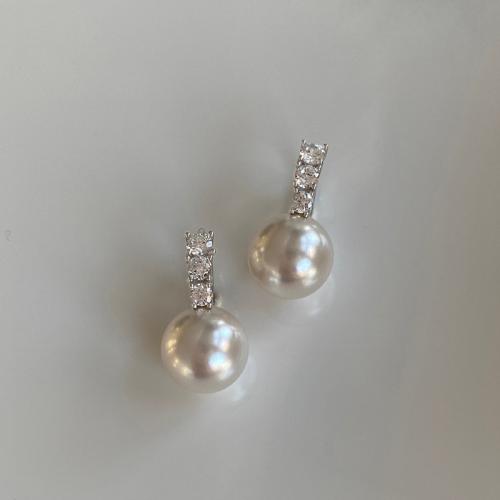 Boucles d'oreilles en laiton zircon cubique pavent, avec perle de plastique, bijoux de mode & normes différentes pour le choix & pavé de micro zircon & pour femme, blanc, Vendu par paire
