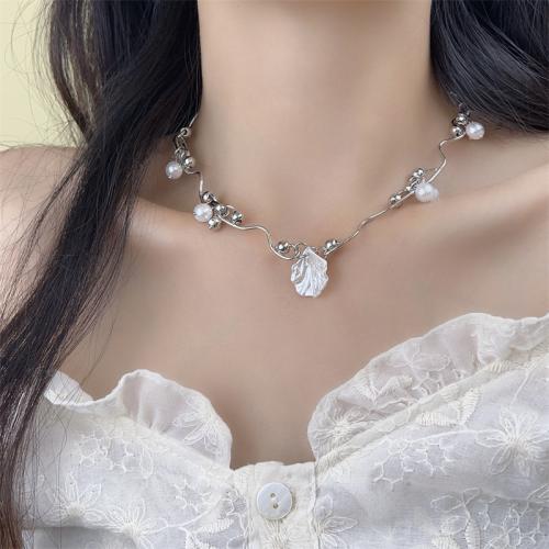 Messing Halskette, Kupferlegierung, mit Glasperlen & Muschelkern, mit Verlängerungskettchen von 10CM, plattiert, für Frau, Silberfarbe, Länge:ca. 35 cm, verkauft von PC