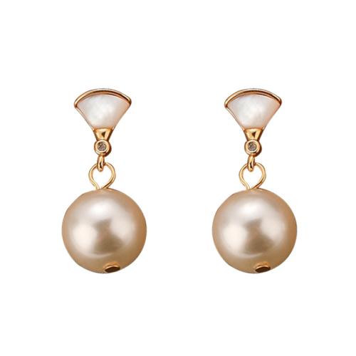 Sárgaréz Csepp Fülbevaló, -val White Shell & Glass Pearl, Geometriai minta, arany színű aranyozott, Vintage & a nő, Által értékesített pár