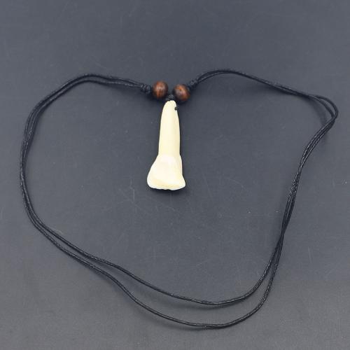 Harz Halskette, Baumwollfaden, mit Holz & Harz, Zahn, Einstellbar & für den Menschen, about:70-40x16x10mm, Länge:ca. 44-86 cm, verkauft von PC
