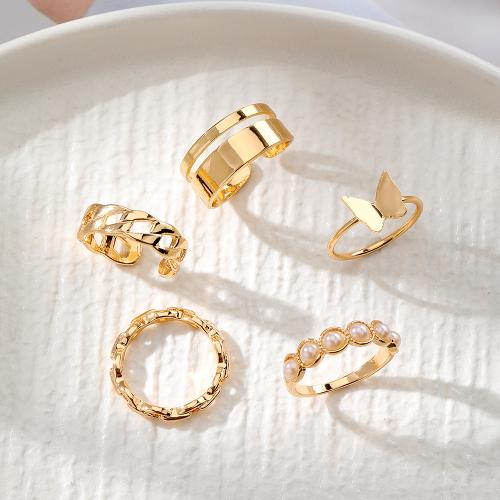 aleación de zinc Anillo Set, con Perlas plásticas, chapado en color dorado, diferentes estilos para la opción & para mujer & hueco, tamaño:6-8, Vendido por Set