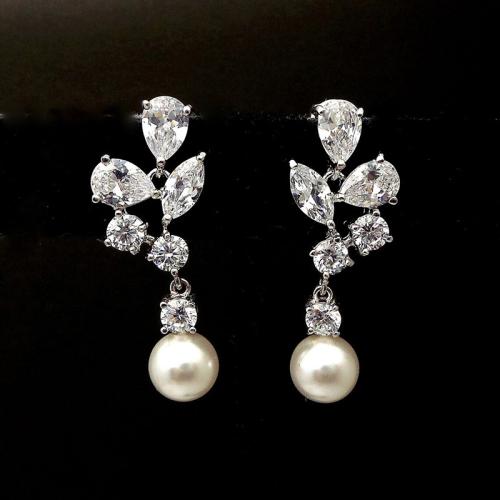 Boucles d'oreilles en laiton zircon cubique pavent, avec perle de plastique, bijoux de mode & pavé de micro zircon & pour femme, 34mm, Vendu par paire