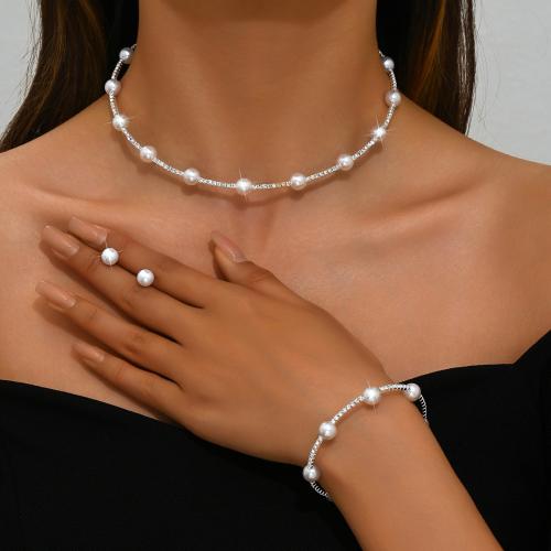 laiton parure de bijoux, Boucle d’oreille stud & bracelet & collier, avec strass & perle de plastique, Placage, trois pièces & pour femme, plus de couleurs à choisir, Vendu par fixé