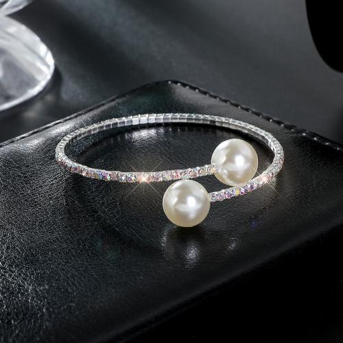 Brazalete de Aleación de Zinc, con Perlas plásticas, Joyería & diferentes estilos para la opción & para mujer & con diamantes de imitación, más colores para la opción, diámetro interior:aproximado 55mm, Vendido por UD