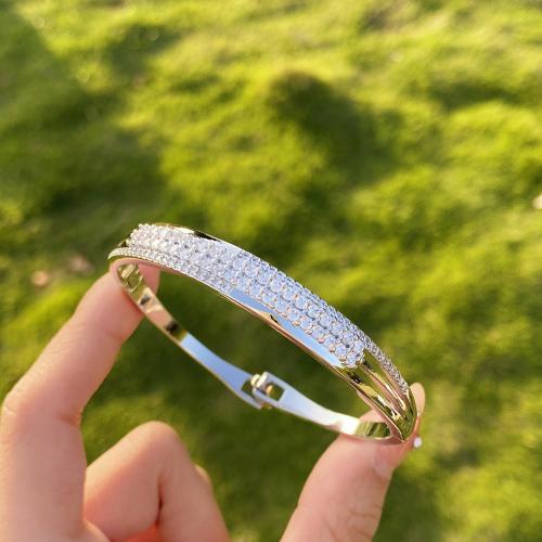 Brass Bracelet & Bangle fashion jewelry & for woman & with rhinestone silver color Inner Approx 58mm Sold By PC