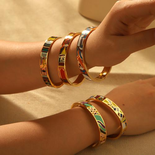 Pulsera de acero de titanio, Partículas de acero, chapado en color dorado, diferentes patrones para la opción & para mujer & esmalte, más colores para la opción, Vendido por UD