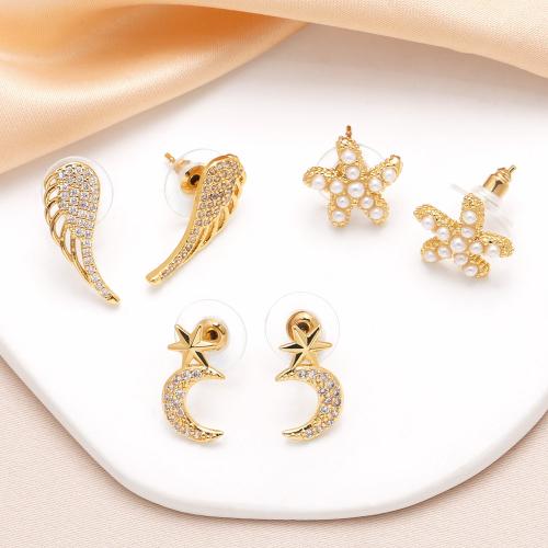 Boucles d'oreilles en laiton zircon cubique pavent, avec perle de plastique, Placage de couleur d'or, bijoux de mode & modèles différents pour le choix & pavé de micro zircon, doré, protéger l'environnement, sans nickel, plomb et cadmium, Vendu par paire