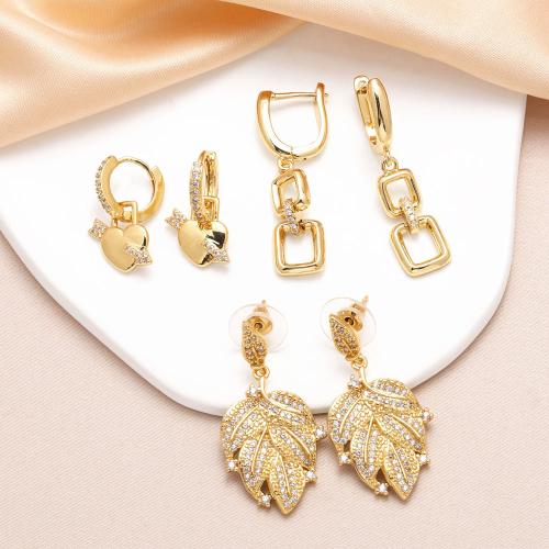 Cúbicos Circonia Pendiente Latón Micro pavimenta, metal, chapado en color dorado, Joyería & diferentes patrones para la opción & micro arcilla de zirconia cúbica, dorado, libre de níquel, plomo & cadmio, Vendido por Par