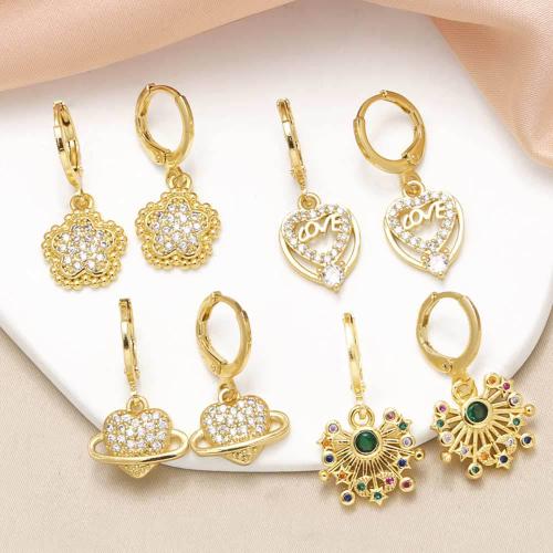 Boucles d'oreilles en laiton zircon cubique pavent, Placage de couleur d'or, bijoux de mode & modèles différents pour le choix & pavé de micro zircon, doré, protéger l'environnement, sans nickel, plomb et cadmium, Vendu par paire