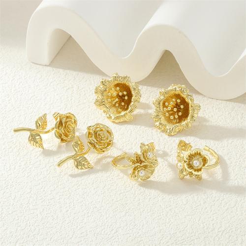 Pendientes de Perno en Latón, metal, Flor, chapado en color dorado, Joyería & diverso tamaño para la opción & para mujer, más colores para la opción, libre de níquel, plomo & cadmio, Vendido por Par