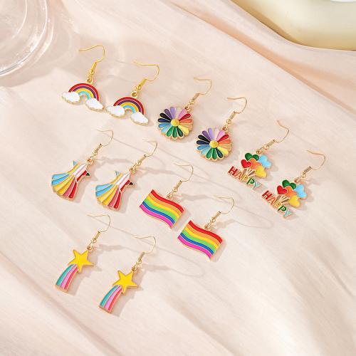 Boucles d'oreilles en alliage de zinc, Placage de couleur d'or, styles différents pour le choix & pour femme & émail, plus de couleurs à choisir, protéger l'environnement, sans nickel, plomb et cadmium, Vendu par paire