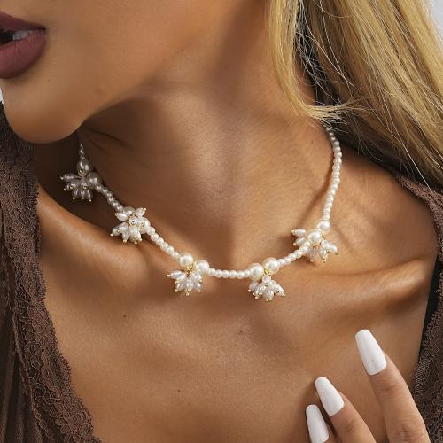 Plastic Pearl Necklace with Iron with 7cm extender chain fashion jewelry white Length 38 cm Sold By PC