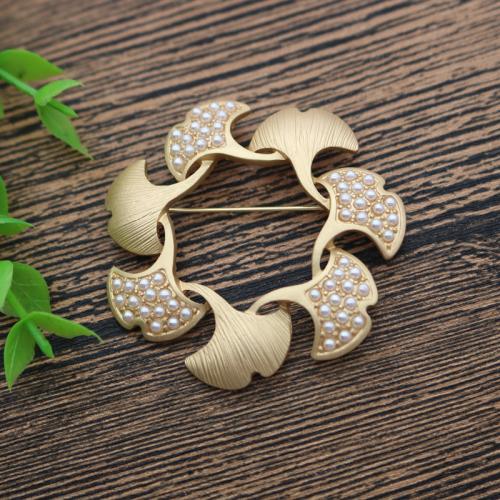 Zinc Alloy Brooches with Plastic Pearl fashion jewelry & for woman & with rhinestone golden Sold By PC