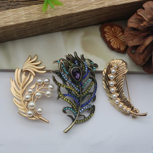 Zinc Alloy Brooches with Plastic Pearl & for woman & with rhinestone Sold By PC