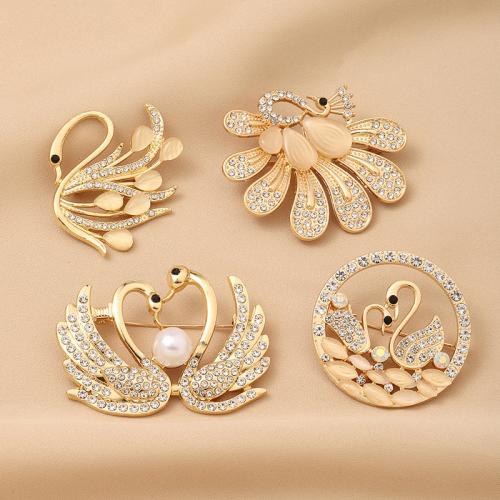 Broches de aleación de zinc, con Ojo de gato & Perlas plásticas, chapado, diferentes estilos para la opción & para mujer & con diamantes de imitación, dorado, Vendido por UD