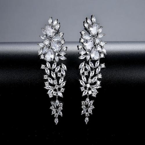 laiton Boucle d'oreille goutte, Plaqué de platine, pavé de micro zircon & pour femme, 60.60mm, Vendu par paire