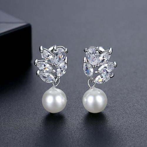 Messing Drop Earring, med Plastic Pearl, platineret, Micro Pave cubic zirconia & for kvinde, 10.93x21.90mm, Solgt af par