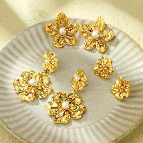 Pendientes de Acero Inoxidable, acero inoxidable 304, con Perlas plásticas, Flor, 18K chapado en oro, diferentes estilos para la opción & para mujer & con diamantes de imitación, dorado, Vendido por Par