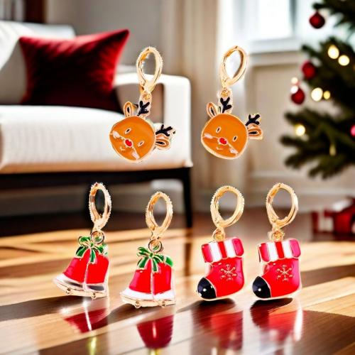 Pendientes de Navidad, aleación de zinc, chapado en color dorado, Diferente forma para la elección & Diseño de Navidad & para mujer & esmalte, más colores para la opción, libre de níquel, plomo & cadmio, Vendido por Par