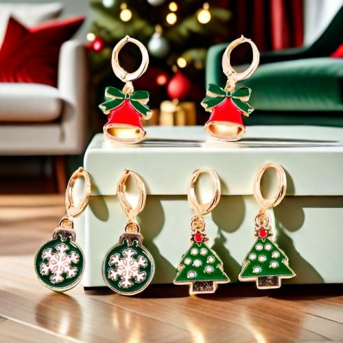 Pendientes de Navidad, aleación de zinc, chapado en color dorado, Diferente forma para la elección & Diseño de Navidad & para mujer & esmalte, más colores para la opción, libre de níquel, plomo & cadmio, Vendido por Par