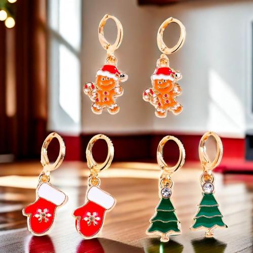 Boucles d'oreilles de Noël, alliage de zinc, Placage de couleur d'or, Forme différente pour le choix & Conception de Noël & pour femme & émail, plus de couleurs à choisir, protéger l'environnement, sans nickel, plomb et cadmium, Vendu par paire