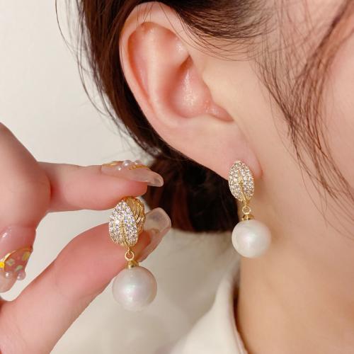 Boucles d'oreilles en laiton zircon cubique pavent, avec perle de plastique, Plaqué d'or, pavé de micro zircon & pour femme, Or, 30x11mm, Vendu par paire