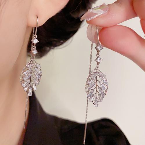 Boucles d'oreilles en laiton zircon cubique pavent, Plaqué d'or, pavé de micro zircon & pour femme, plus de couleurs à choisir, 68x11mm, Vendu par paire