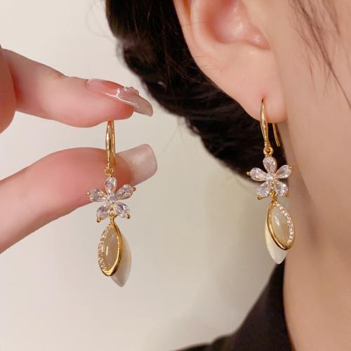 Boucles d'oreilles en laiton zircon cubique pavent, avec Oeil de chat, Plaqué d'or, pavé de micro zircon & pour femme, Or, 42x11mm, Vendu par paire