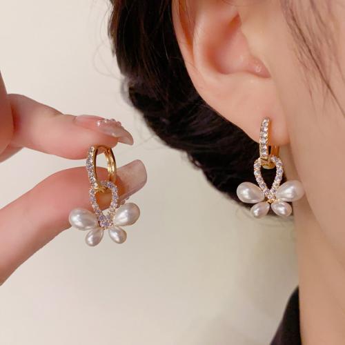 Boucles d'oreilles en laiton zircon cubique pavent, avec perle de plastique, papillon, Plaqué d'or, pavé de micro zircon & pour femme, Or, 26x17mm, Vendu par paire