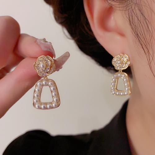 Boucles d'oreilles en laiton zircon cubique pavent, avec perle de plastique, Plaqué d'or, pavé de micro zircon & pour femme, Or, 30x15mm, Vendu par paire