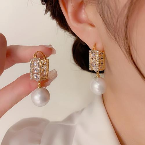 Boucles d'oreilles en laiton zircon cubique pavent, avec perle de plastique, Plaqué d'or, pavé de micro zircon & pour femme, Or, 42x14mm, Vendu par paire