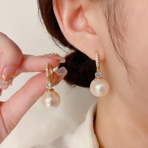 Boucles d'oreilles en laiton zircon cubique pavent, avec Perle Mabe, Plaqué d'or, pavé de micro zircon & pour femme, Or, 34x14mm, Vendu par paire