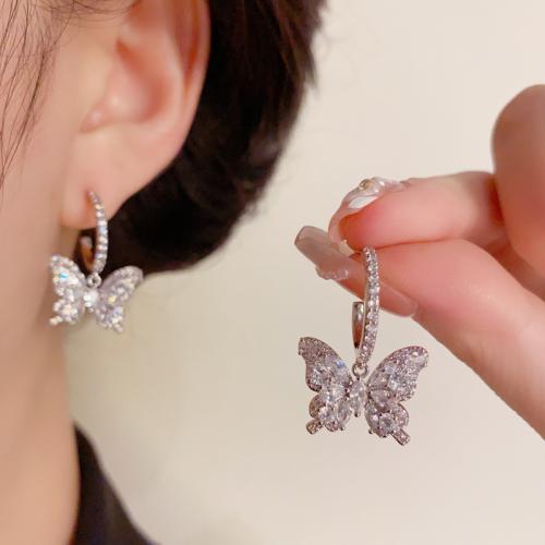 Boucles d'oreilles en laiton zircon cubique pavent, papillon, Plaqué d'or, pavé de micro zircon & pour femme, plus de couleurs à choisir, 26x17mm, Vendu par paire