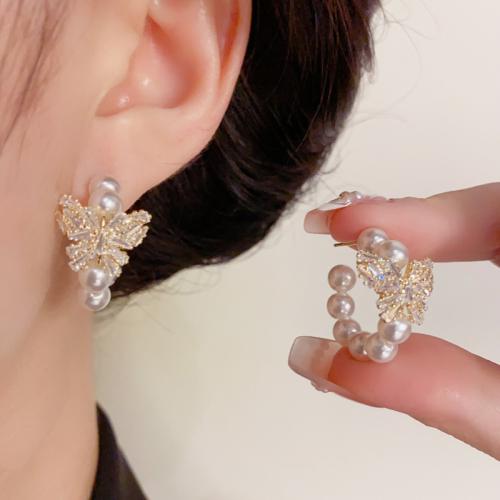 Boucles d'oreilles en laiton zircon cubique pavent, avec perle de plastique, Plaqué d'or, pavé de micro zircon & pour femme, blanc, 24x14mm, Vendu par paire